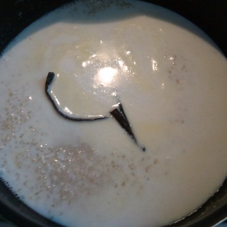 Krok 2 - Arroz con leche z sosem truskawkowym foto