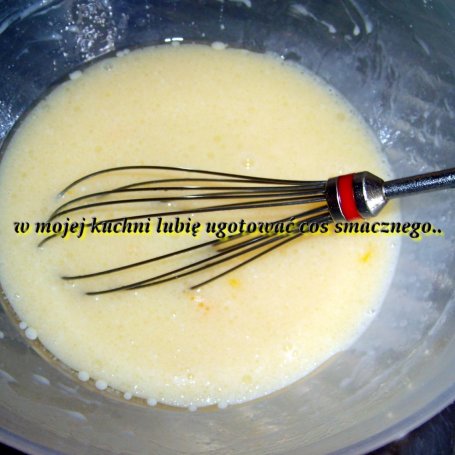Krok 1 - baba-muffinka "gorący cynamon" ze śliwkami... foto