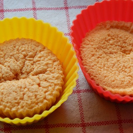 Krok 7 - Babeczki biszkoptowe bez glutenu foto