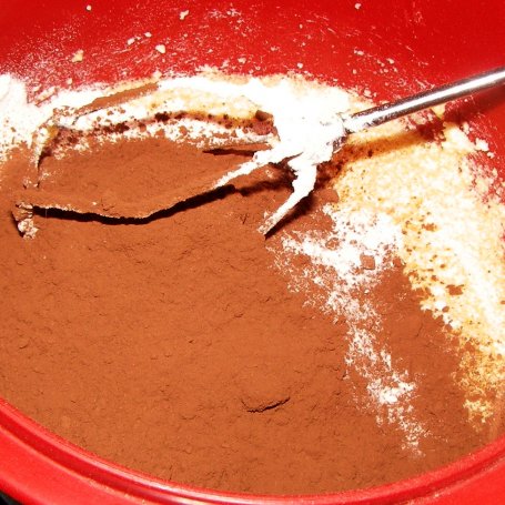 Krok 2 - babeczki czekoladowe z kremem śmietanowym... foto