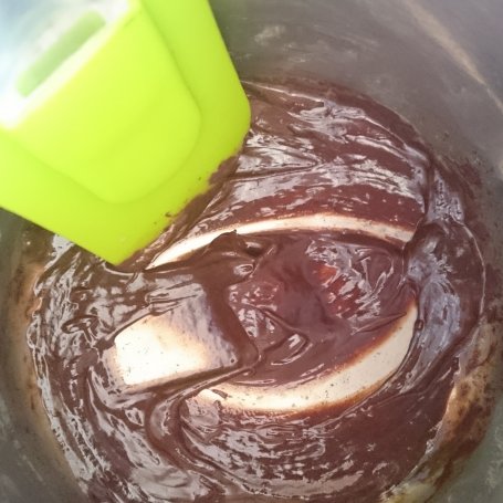 Krok 5 - Babeczki czekoladowo-kawowe z ziaren ekspandowanych z orzechami i czekoladą (bez mąki i tłuszczu)  foto