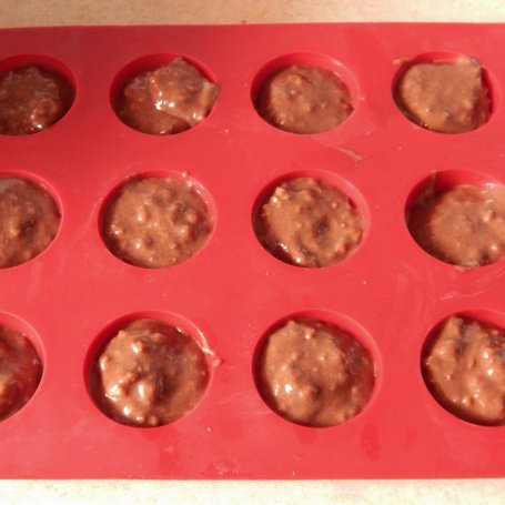 Krok 6 - Babeczki czekoladowo-orzechowe z kaszą jaglaną foto