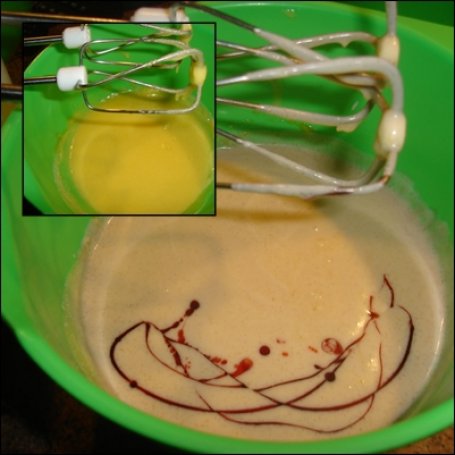 Krok 2 - Babeczki jogurtowo-malinowe foto