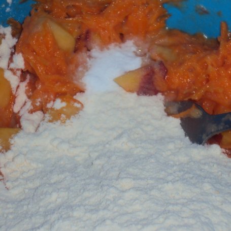 Krok 3 - Babeczki marchewkowe z brzoskwinią foto