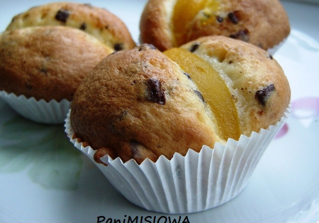 Babeczki muffinki „brzoskwiniowe bułeczki” foto