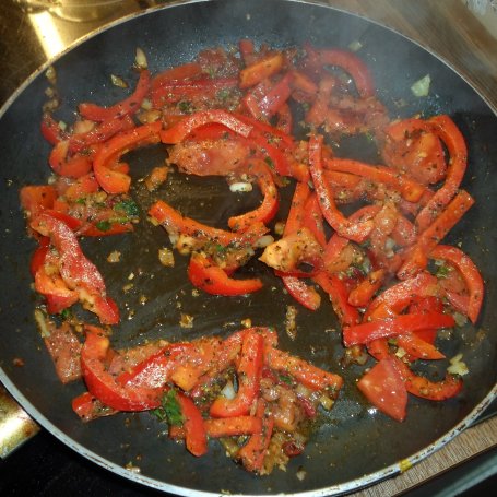 Krok 2 - Babeczki paprykowo- pomidorowe z filo foto