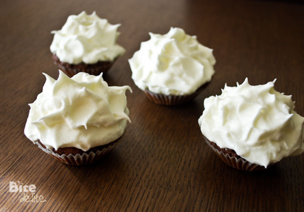 Babeczki pod śnieżną chmurką foto