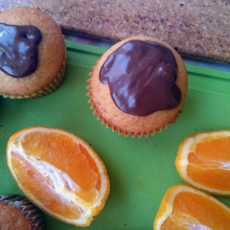 Krok 11 - Babeczki pomarańczowe z czekoladą foto