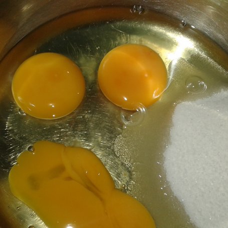 Krok 1 - Babeczki rabarbarowe z kakao i piniami foto