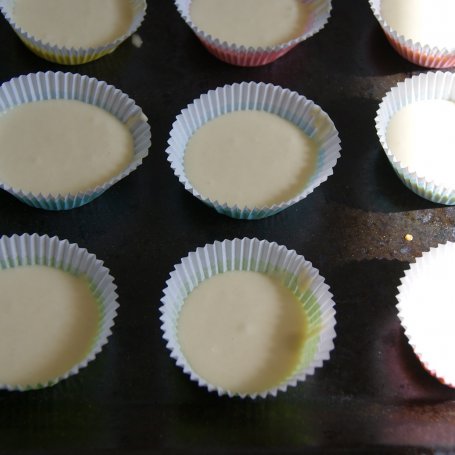 Krok 2 - babeczki tęczowe jogurtowo-cytrynowe foto