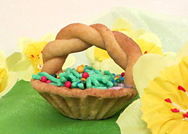 Fotografia przedstawiająca Babeczki "Wielkanocny koszyczek"