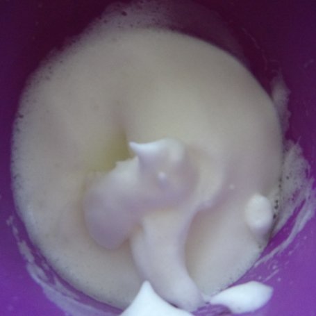 Krok 4 - Babeczki z białego serka z lukrem foto