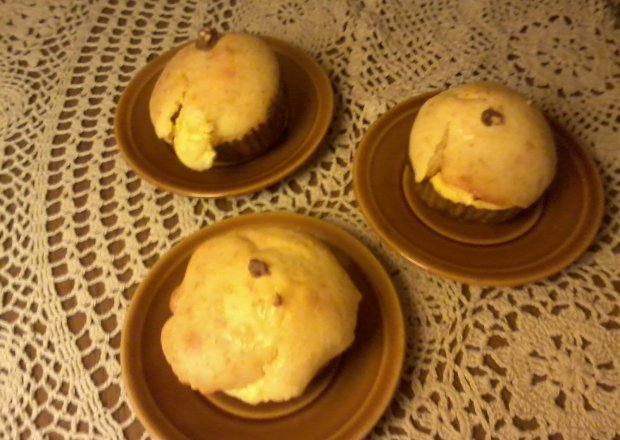 Fotografia przedstawiająca Babeczki z białym serem i wiórkami kokosowymi