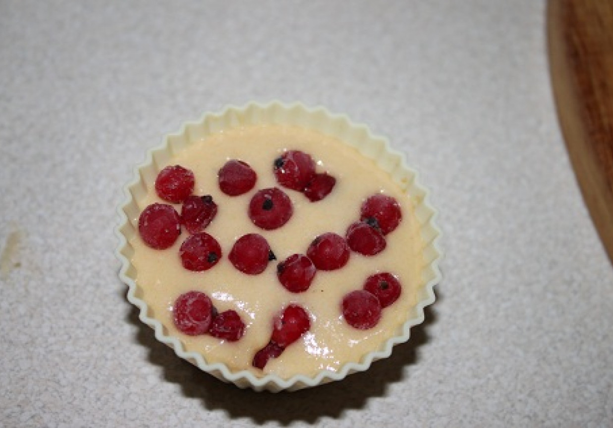 Babeczki z czerwoną porzeczką foto