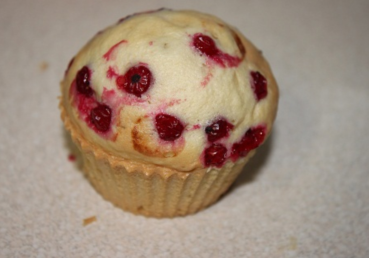 Babeczki z czerwoną porzeczką foto