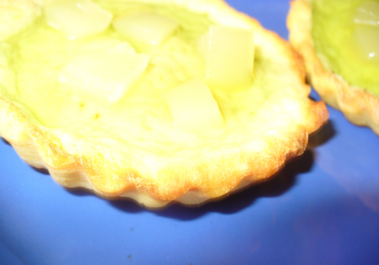 Babeczki z galaretką i ananasem foto