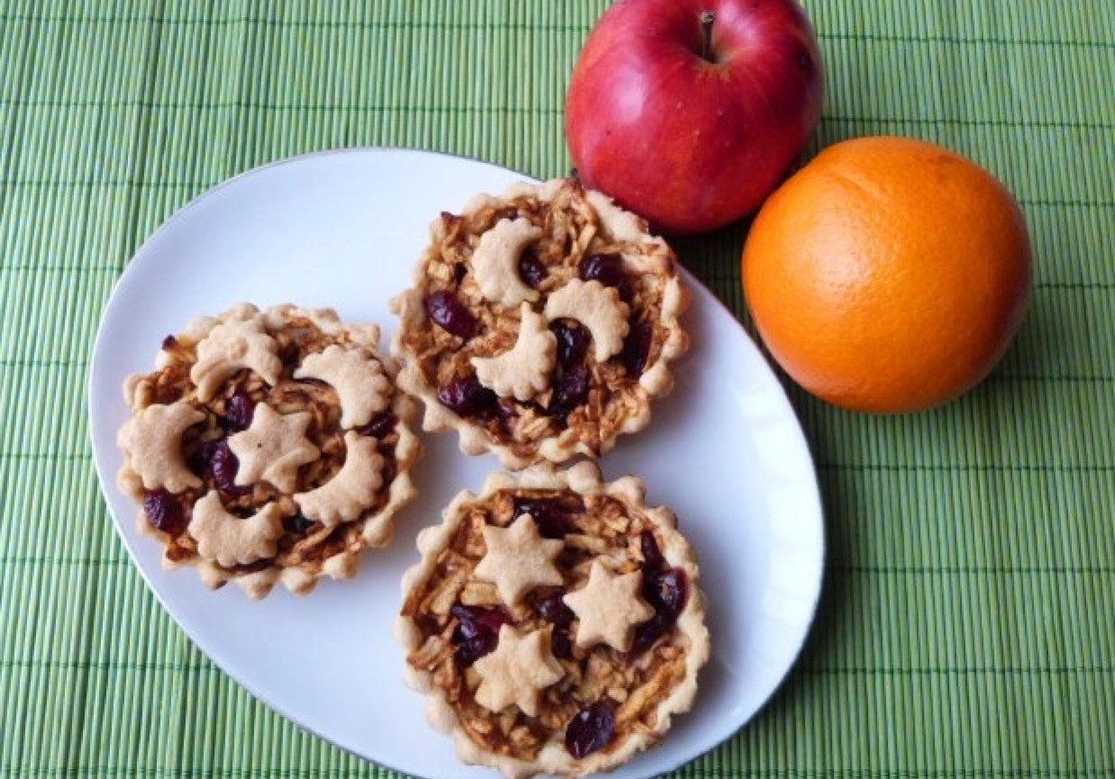 Babeczki z jabłkami i suszoną żurawiną foto