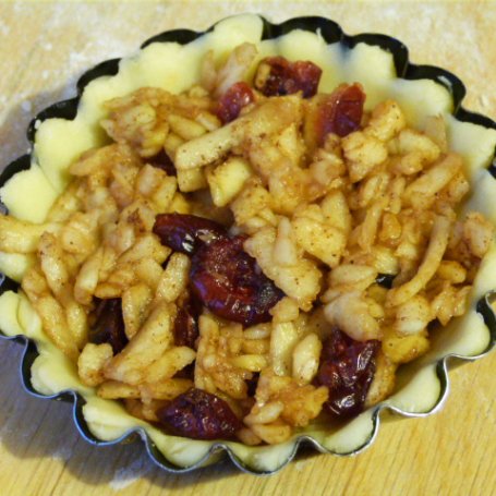 Krok 3 - Babeczki z jabłkami i suszoną żurawiną foto