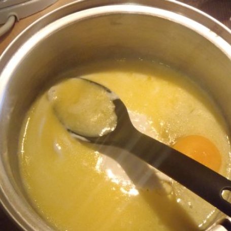 Krok 1 - Babeczki z malinami i czekoladą foto