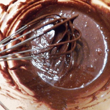 Krok 3 - Babeczki z płynną czekoladą foto