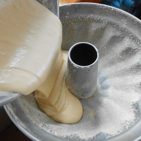 Krok 6 - Babka budyniowa z majonezem. foto