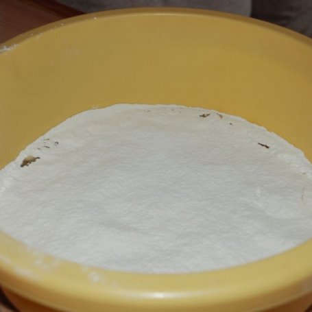 Krok 7 - Babka drożdżowa z suszonymi owocami foto