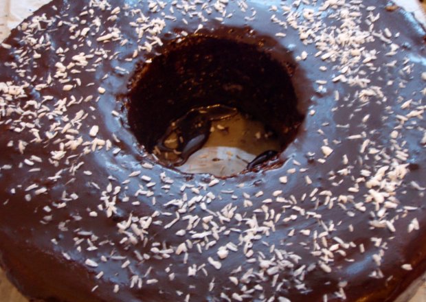 Fotografia przedstawiająca Babka dwukolorowa z polewą czekoladową