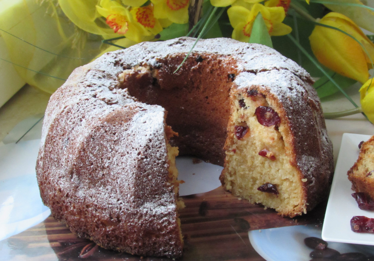 Babka jogurtowa z żurawiną foto