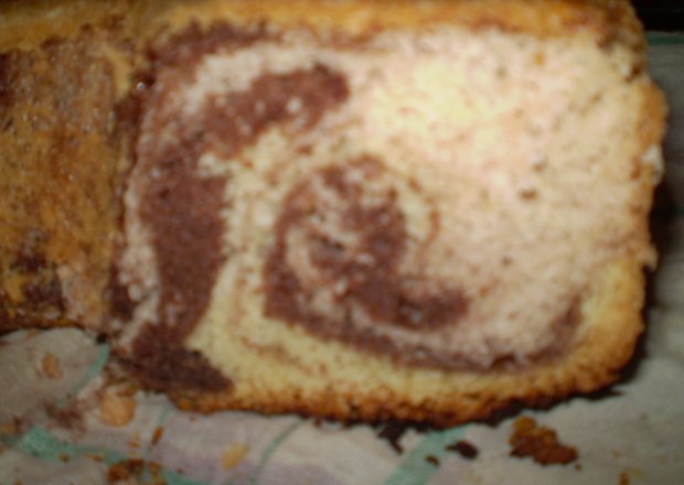 Fotografia przedstawiająca Babka kakaowa z orzechami