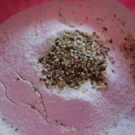 Krok 4 - Babka mandarynkowa z posypką dyniowo - migdałowo - sezamową oraz siemieniem lnianym foto
