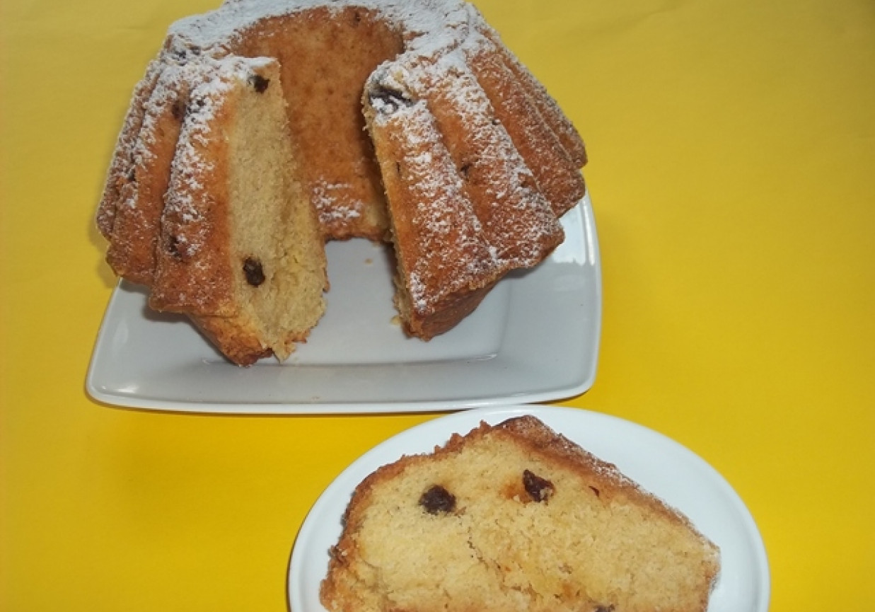 Babka migdałowa z rodzynkami foto