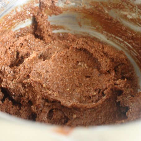 Krok 3 - Babka orzechowo-czekoladowa z polewą foto