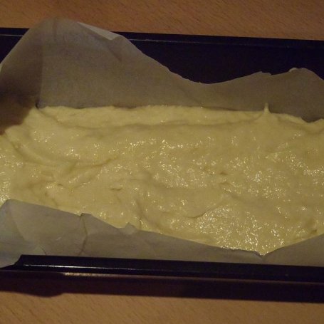 Krok 2 - Babka rabarbarowa z kruszonką foto