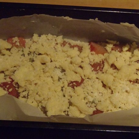 Krok 7 - Babka rabarbarowa z kruszonką foto