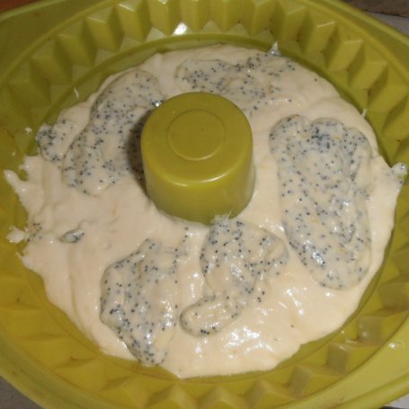 Krok 5 - Babka z białek w makowe kleksy foto
