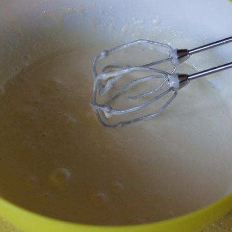 Krok 1 - Babka z brzoskwiniami na maślance pod śliwkową polewą foto