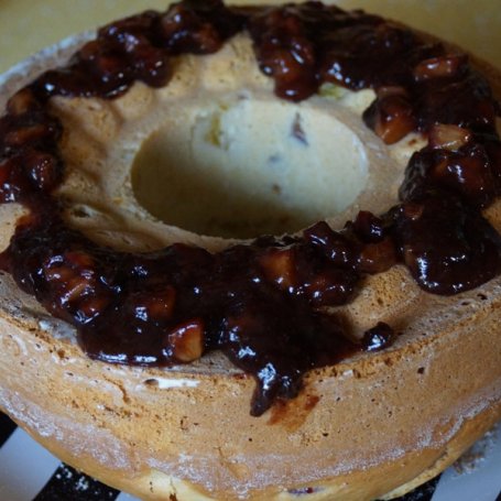 Krok 10 - Babka z brzoskwiniami na maślance pod śliwkową polewą foto