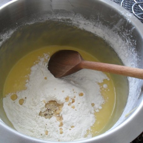 Krok 2 - Babka z krówkami foto