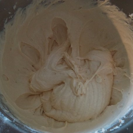 Krok 4 - Babka z likierem z białej czekolady foto