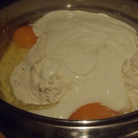 Krok 1 - Babki jogurtowe z truskawkami foto