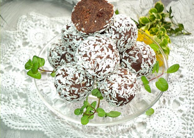 Fotografia przedstawiająca Bajaderki - kuleczki czekoladowe