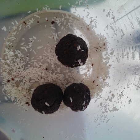 Krok 5 - Bajaderkowe kulki czekoladowo-kokosowe  foto