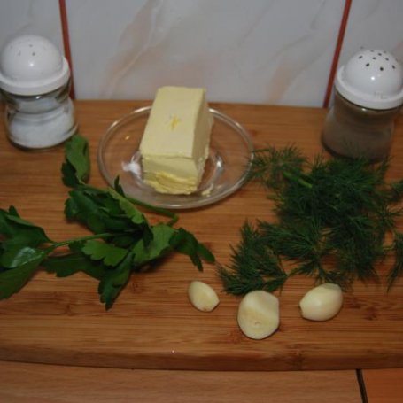 Krok 1 - Bakietka z masłem czosnkowo - koperkowym wg. przepisu mojej córeczki ) foto