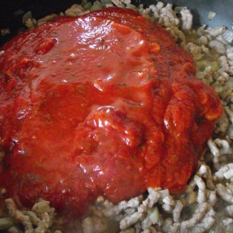 Krok 3 - Bakłażan faszerowany mięsem i pomidorami foto