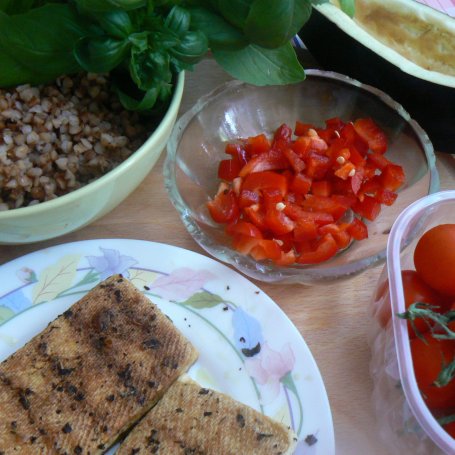 Krok 2 - Bakłażan z grilla nadziewany kaszą gryczaną tofu i miętą foto
