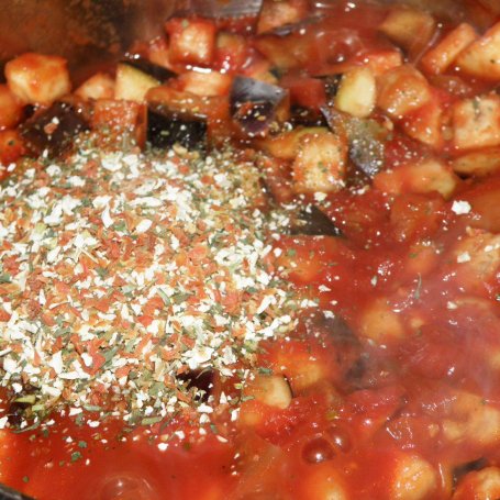Krok 4 - Bakłażany w pomidorach z czosnkiem foto