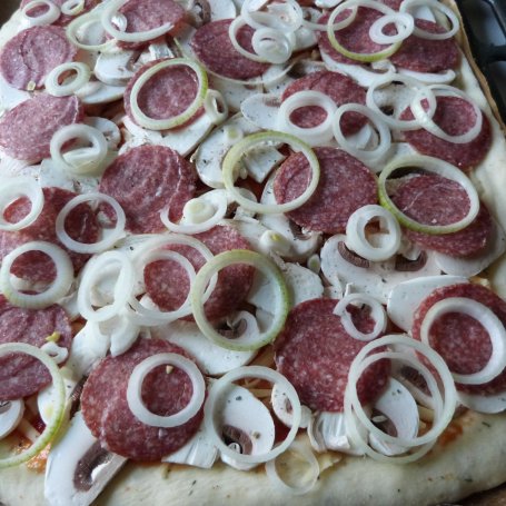 Krok 6 - Bałkańska pizza z salami foto