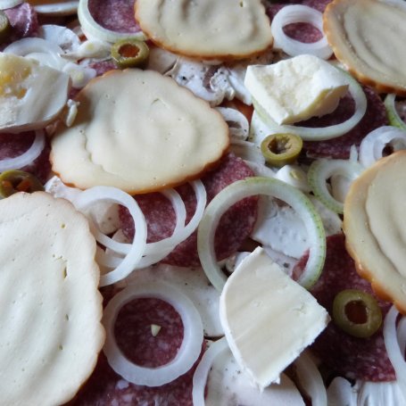 Krok 7 - Bałkańska pizza z salami foto