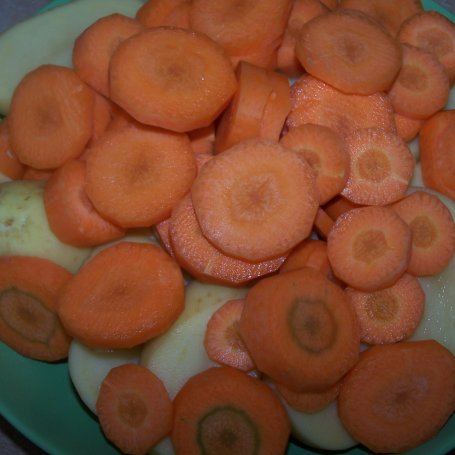 Krok 2 - Banalna ale smaczna, czyli zupa krem z marchewki i ziemniaka :) foto