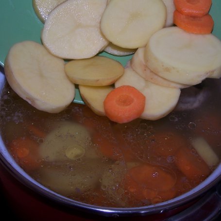 Krok 3 - Banalna ale smaczna, czyli zupa krem z marchewki i ziemniaka :) foto
